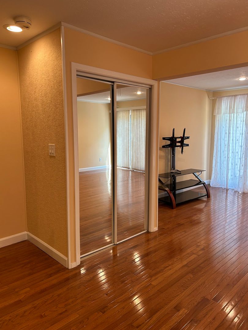 3 Bedroom Condo with Full Finished Basement for Rent – photo 3