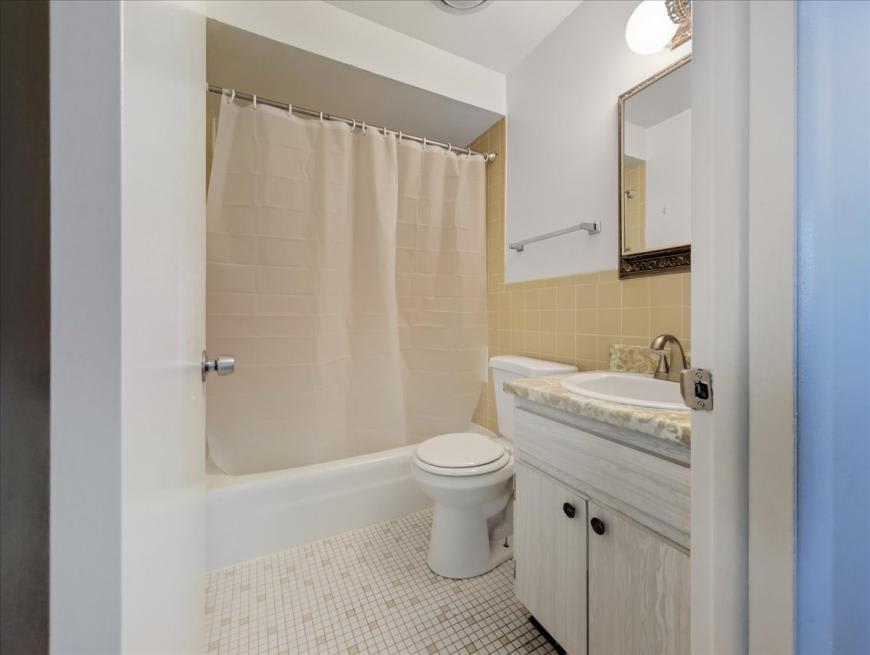 126 W Washington St. – photo 5