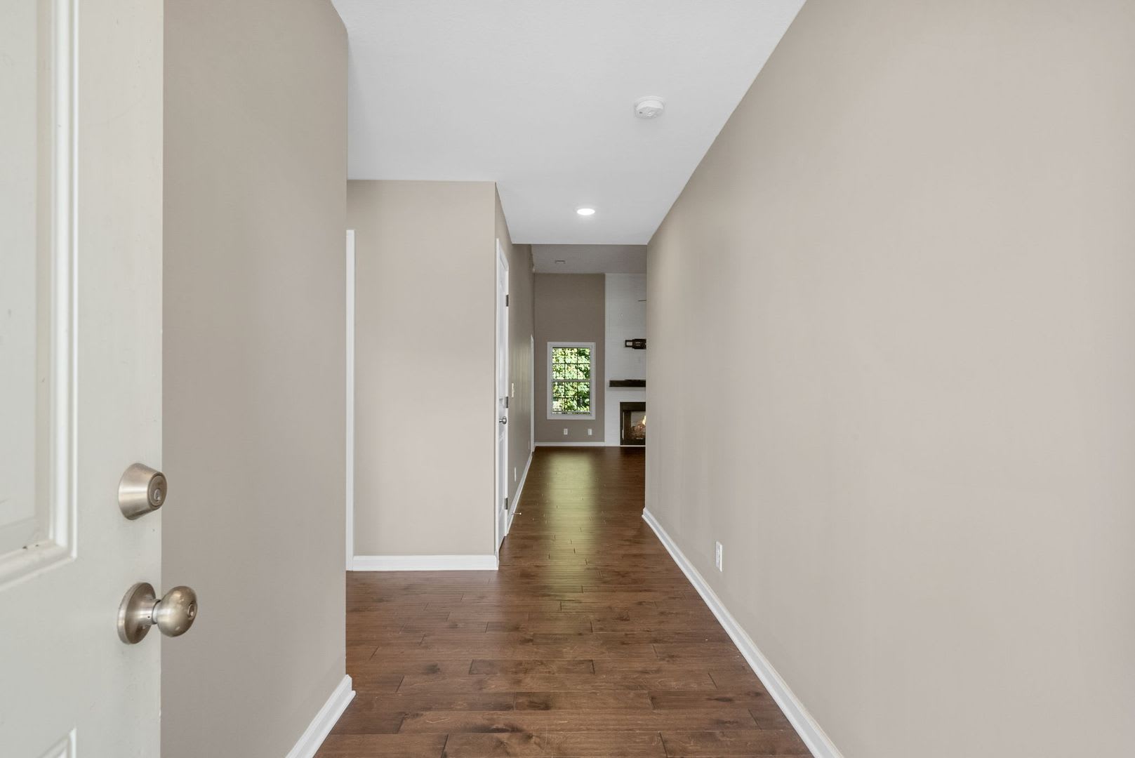 Pet Friendly Three Bedroom! Six Month Lease Only! – photo 4