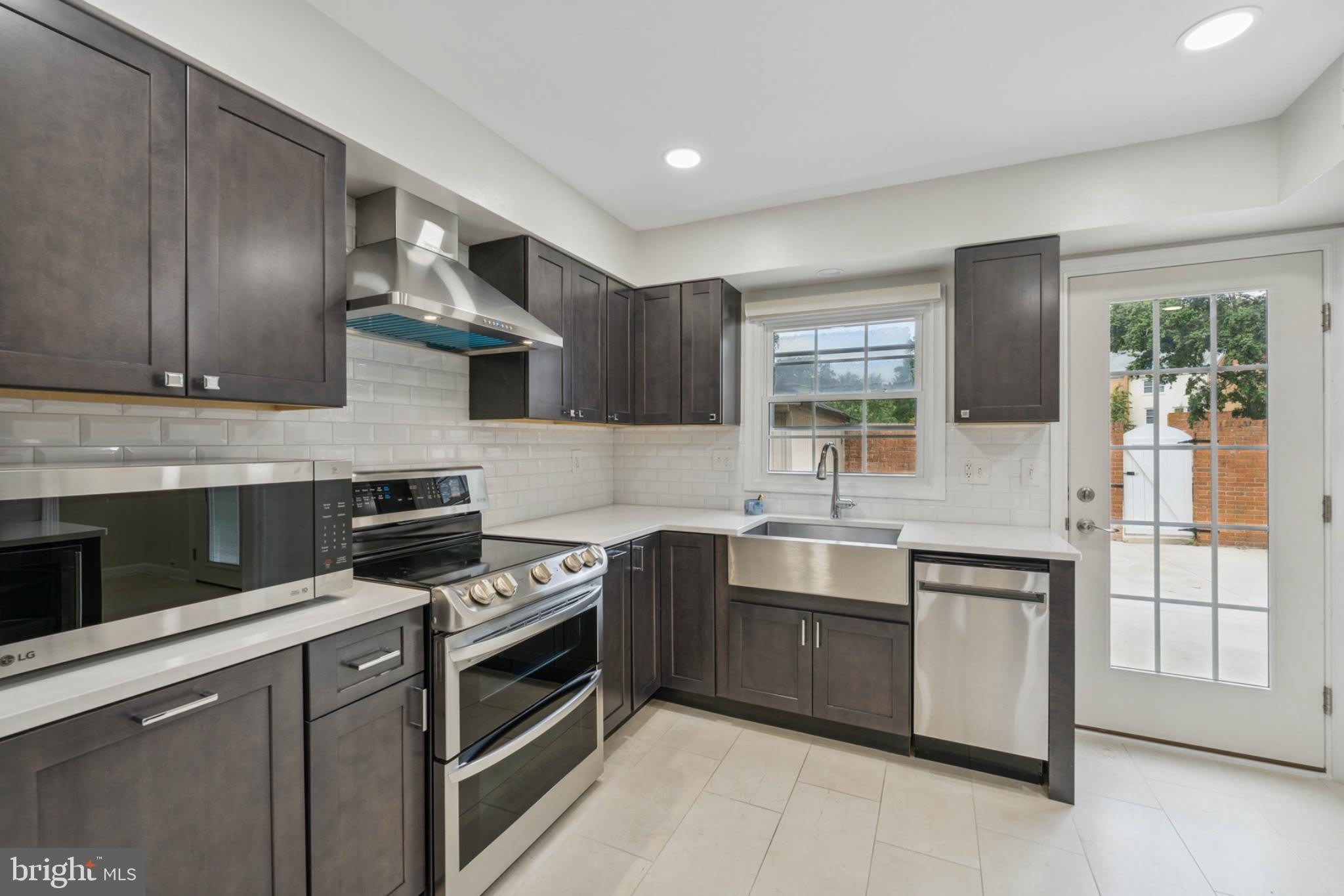 6008 WATERBURY Court – photo 4