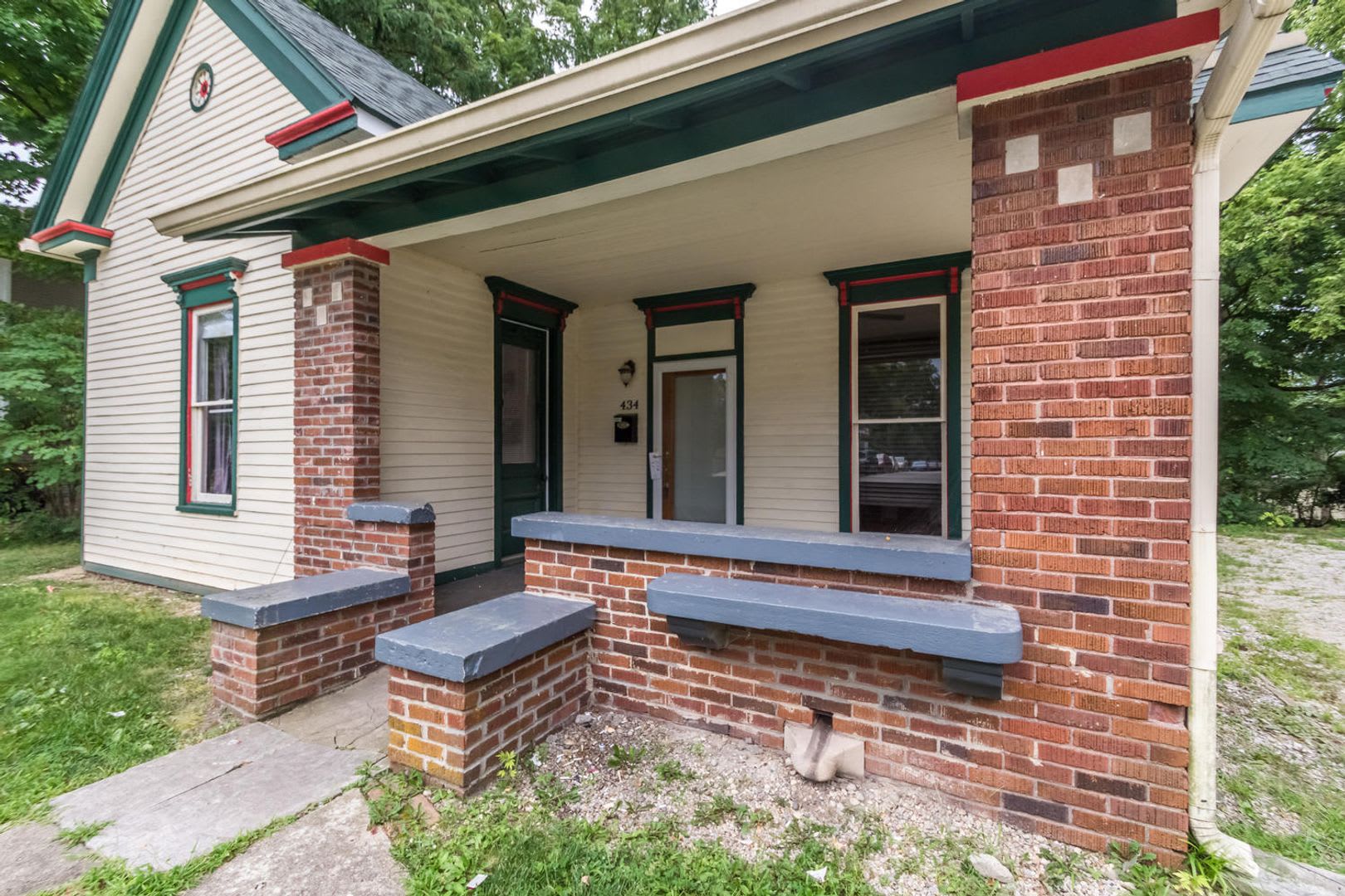 434 E 2Nd St 5Bed 3Bath New Remodeled – photo 2