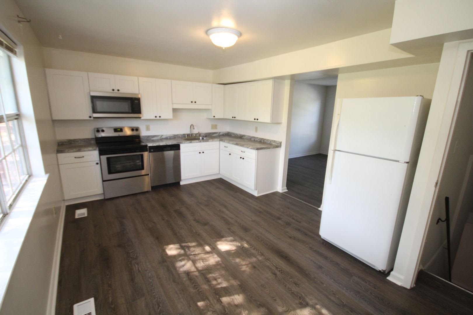 Freshly renovated 3 bedroom with bonus room in Edgewood, MD! – photo 5