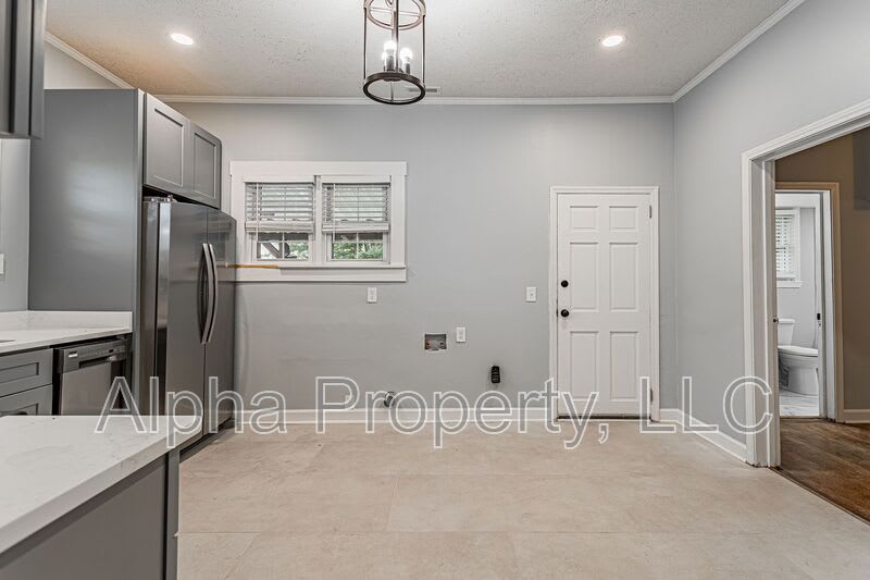 56 Hutchins St – photo 4
