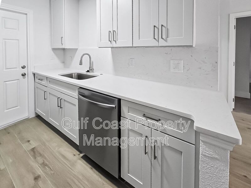 518 12th St W – photo 2