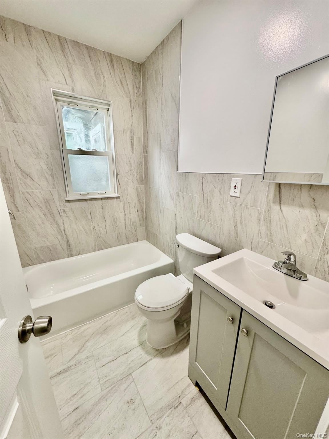 320 Jericho Turnpike – photo 4