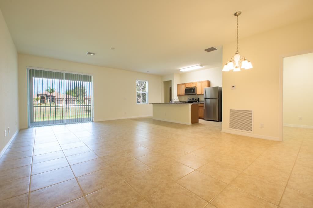 323 NW 15th St – photo 3