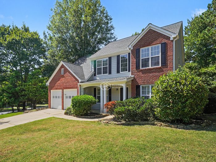 377 Silverthorn Drive – photo 3