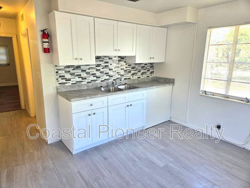 3405 E 21st Ave – photo 3