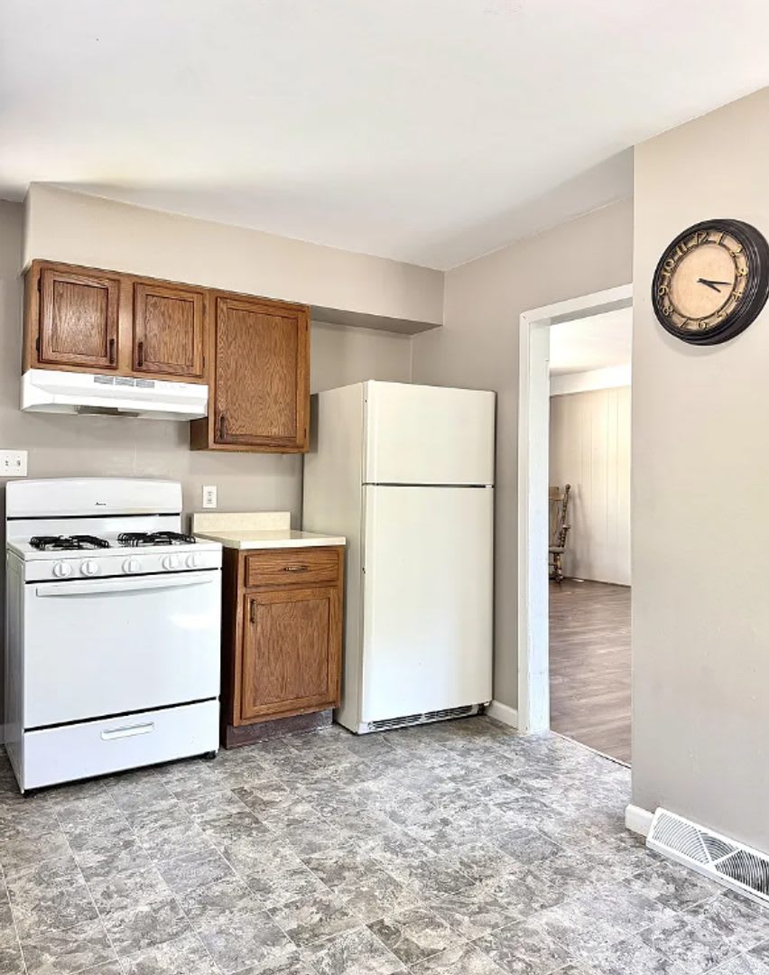 3 bedroom unit with bonus attic space – photo 2
