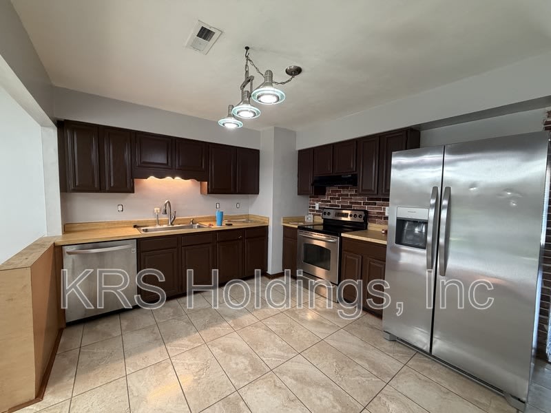 4508 Regent Drive – photo 4