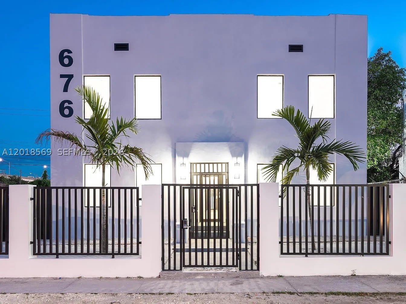 676 NW 47th St – photo 1