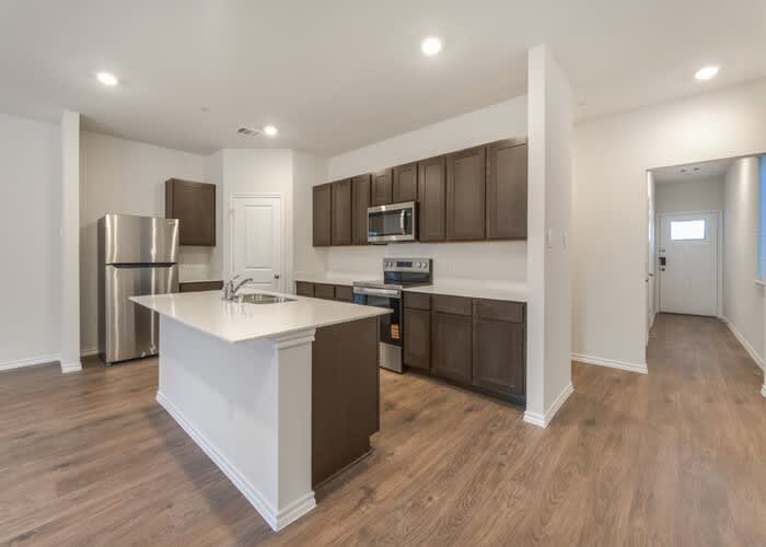 1912 Bluebonnet Lane – photo 3