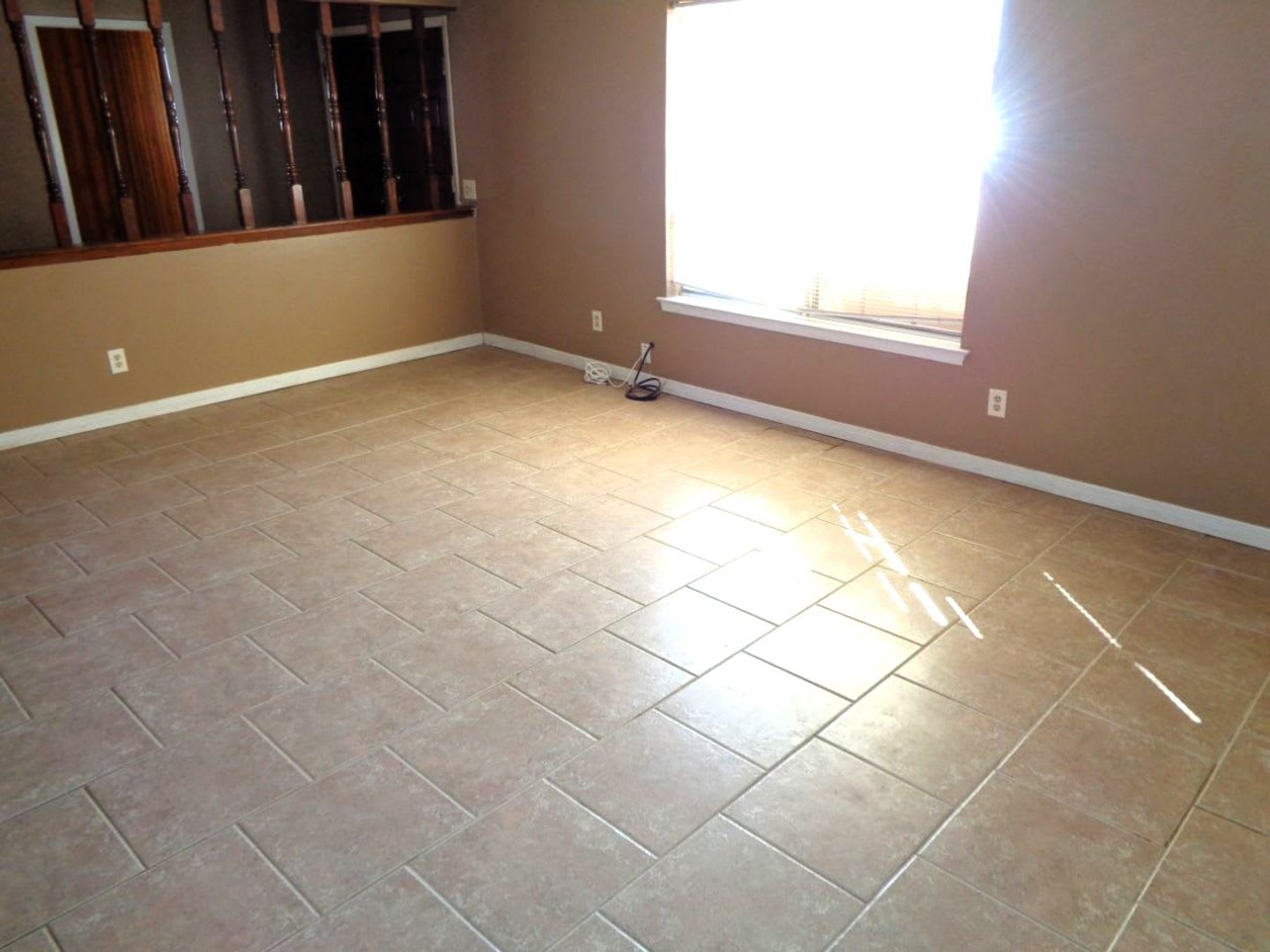 Nice Single Level Northeast Duplex With Refrigerated Air Located In Quiet Neighborhood – photo 4