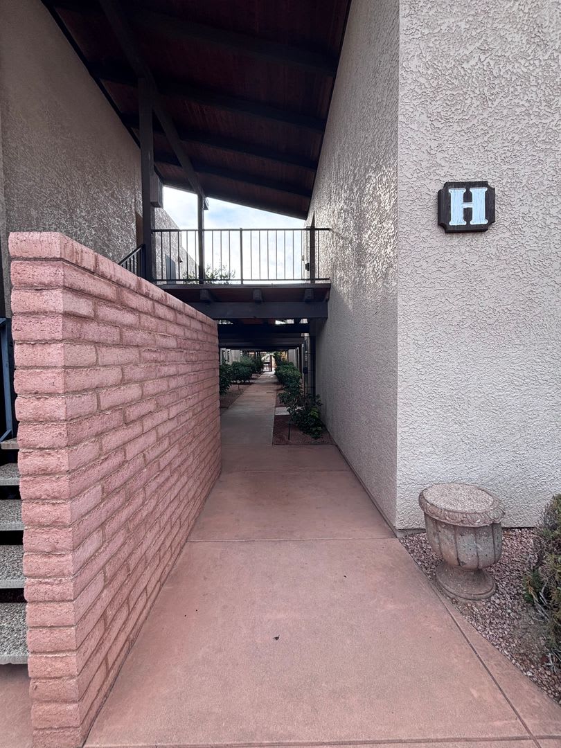 Unfurnished 1 Year Long Term Rental – photo 2