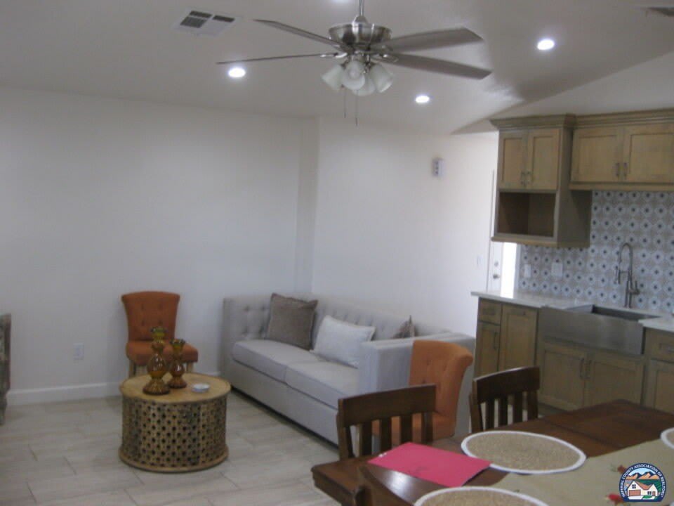 320 N G St – photo 3