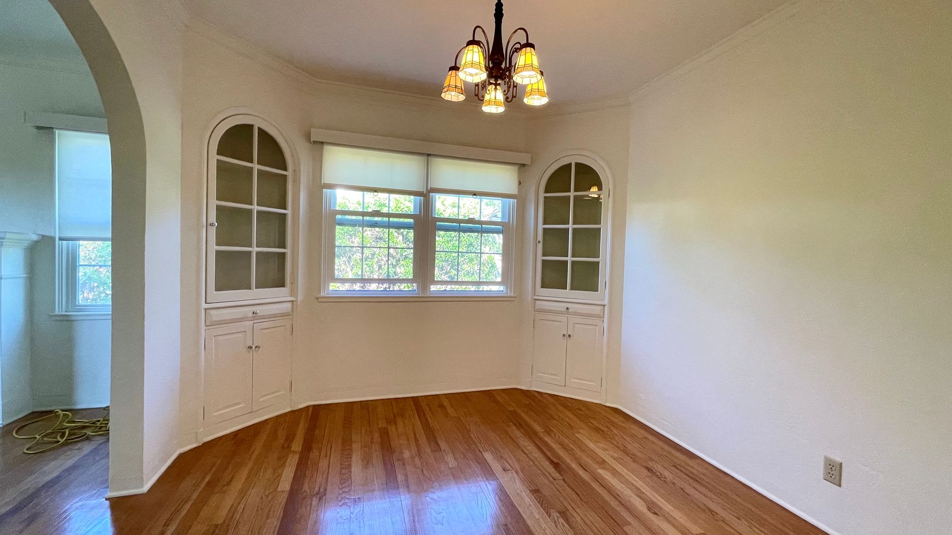 Single-Level 2-Bedroom 2-Bath House + Garage w/ Air Conditioning – photo 3