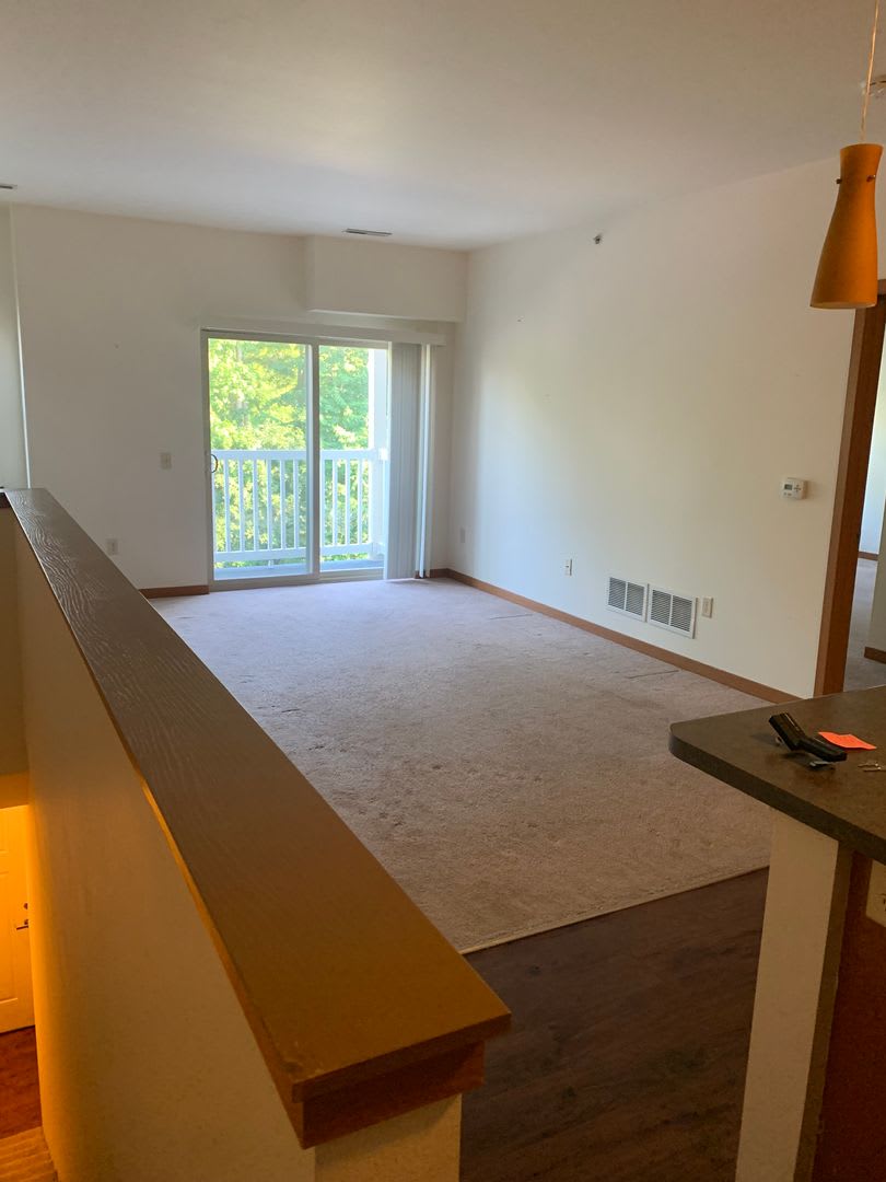 One bed, one bath upper with attached garage – photo 2