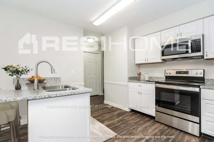 665 Roxanne Drive – photo 3