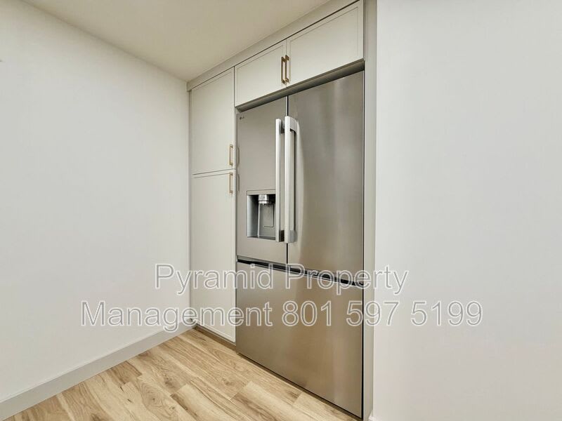 48 W Broadway – photo 3