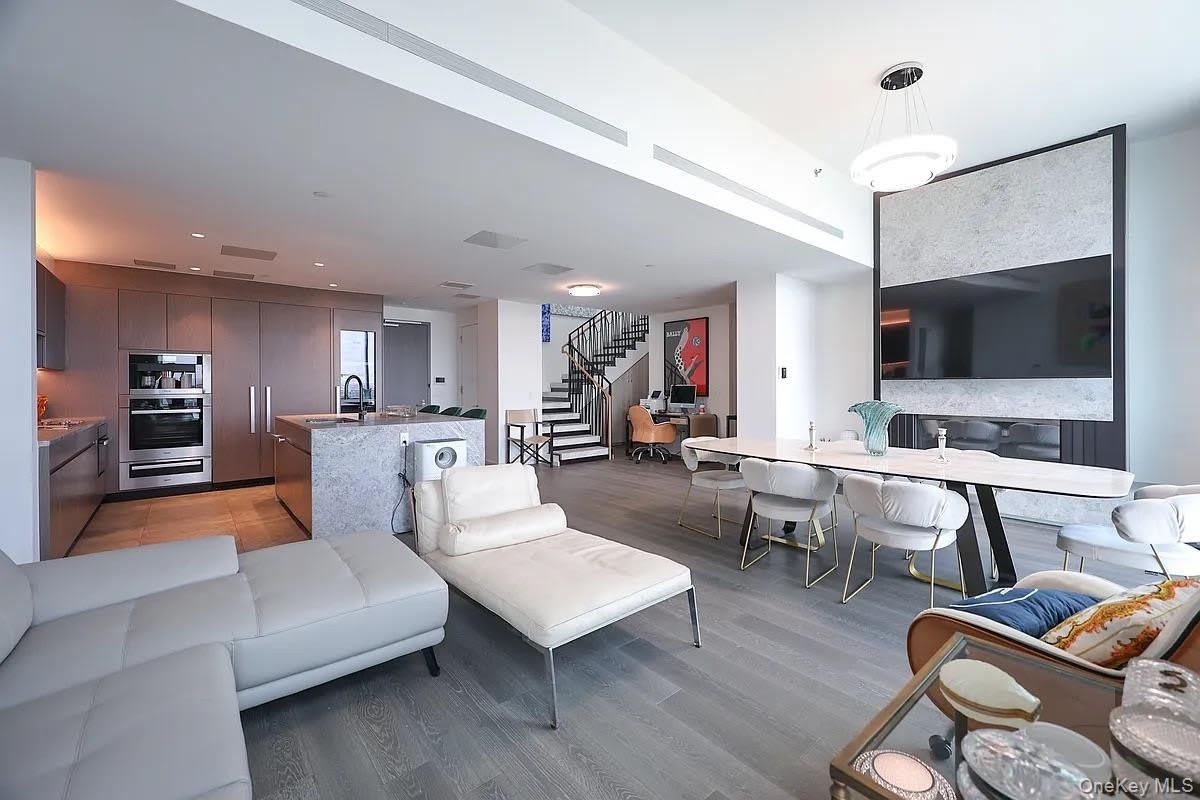 133-36 37th Avenue – photo 1