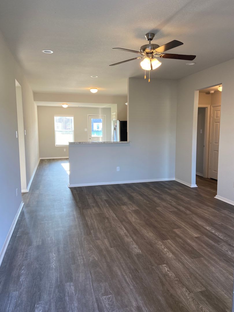 Pre-Leasing Now! Spacious 4-Bedroom, 2-Bath Home with a Large Backyard Patio in Fairview Haven – photo 4