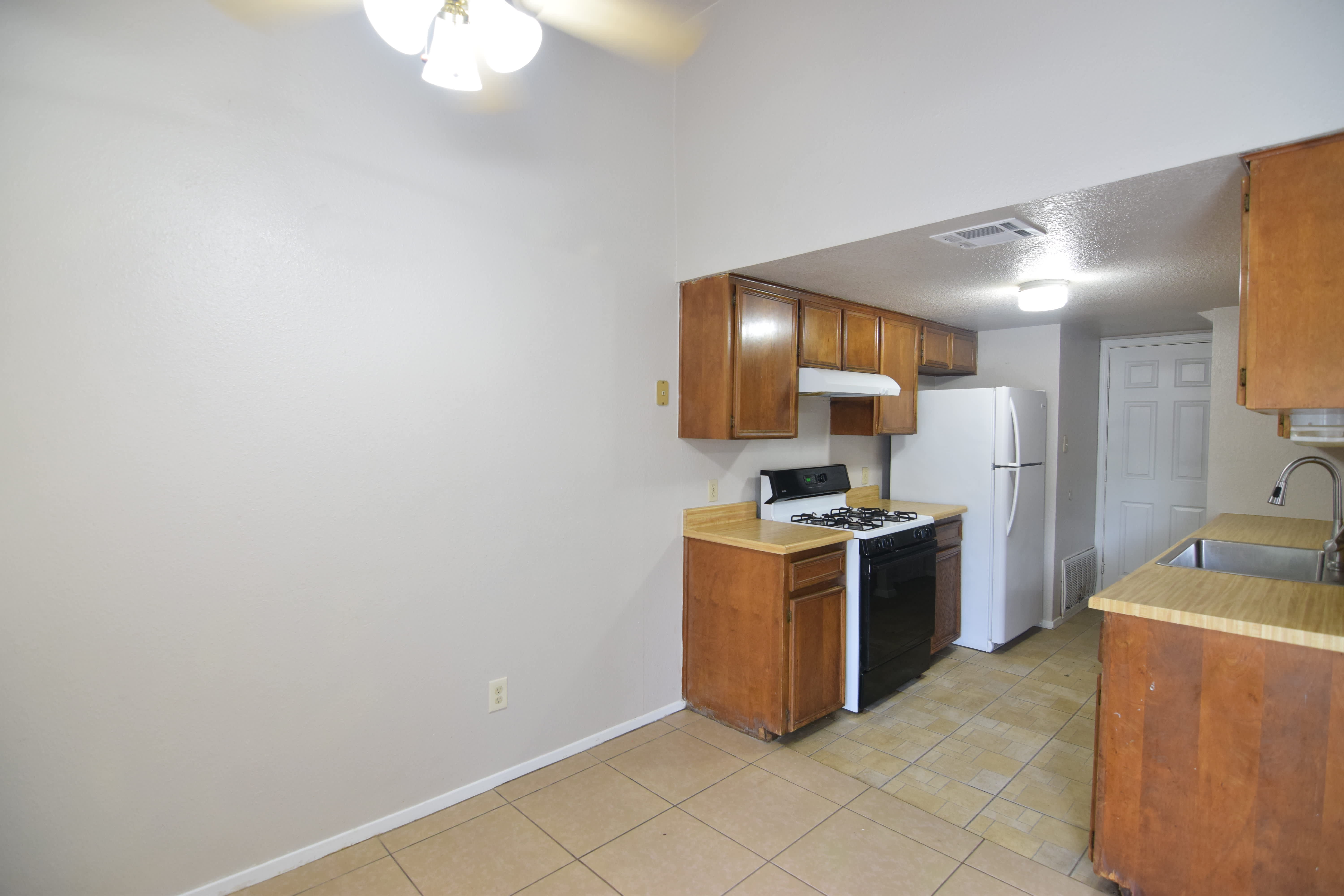 2403 Skylark Cir – photo 3