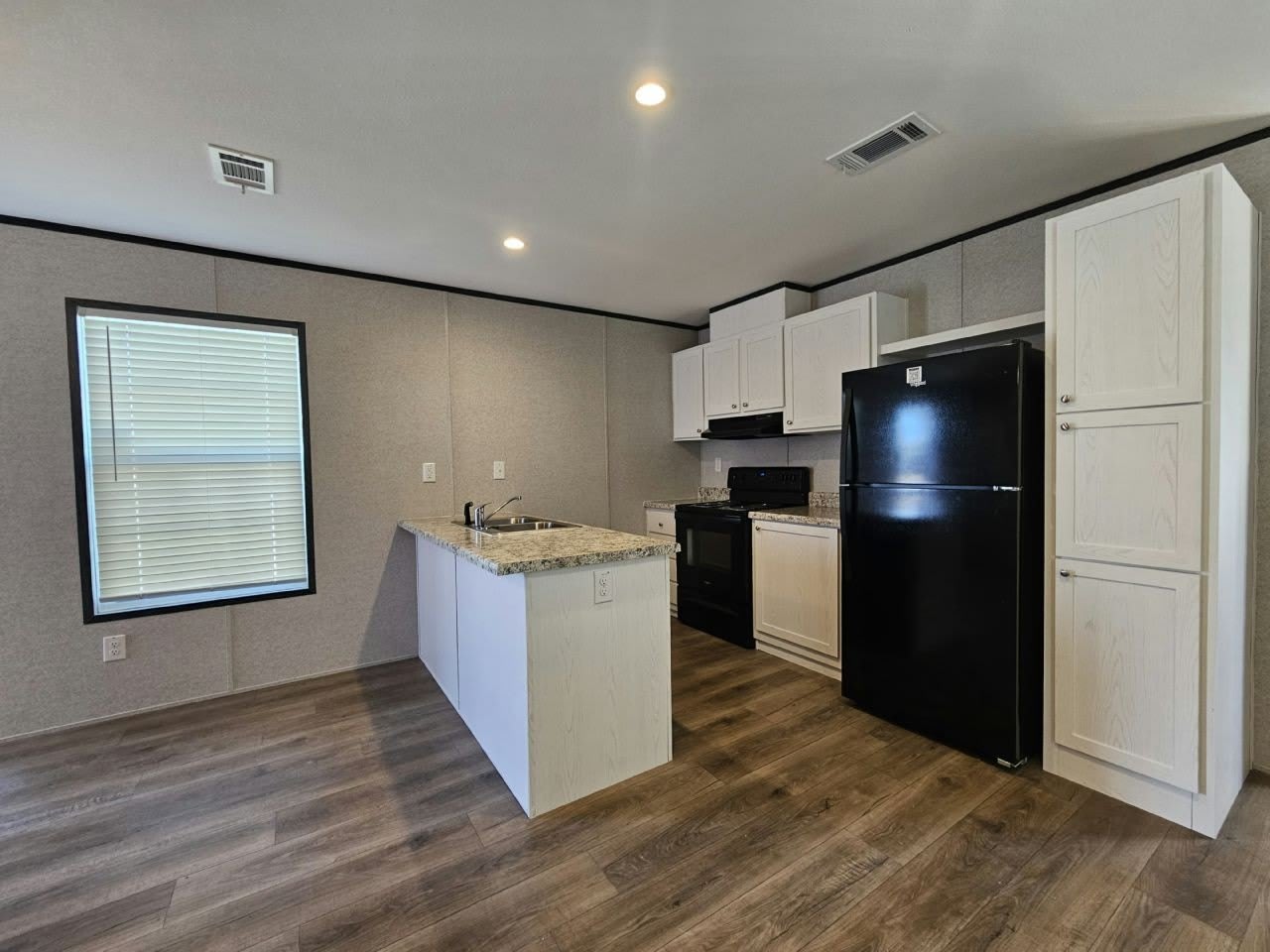 527 Suwanee Drive – photo 2