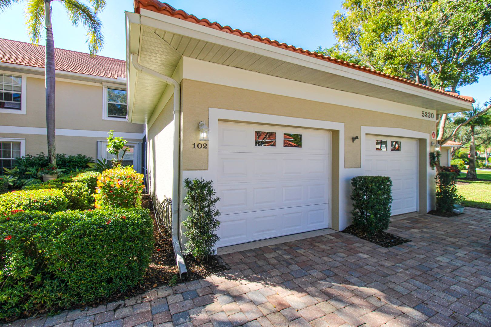 ***BEAUTIFUL** FIRST-FLOOR CONDO***IN THE HEART OF NORTH NAPLES***SEASONAL RENTAL*** – photo 1