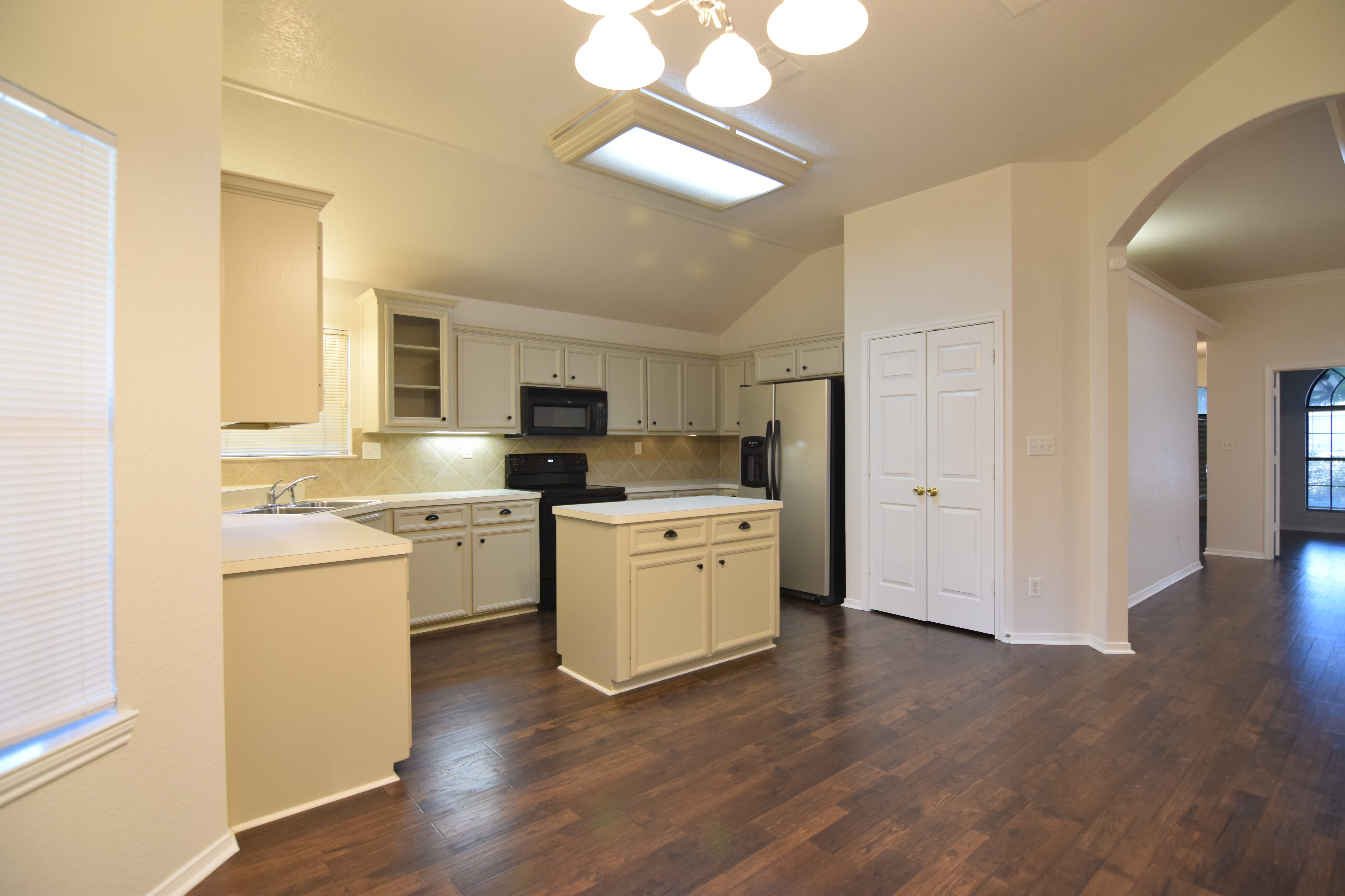5805 Tropicana Ct – photo 4