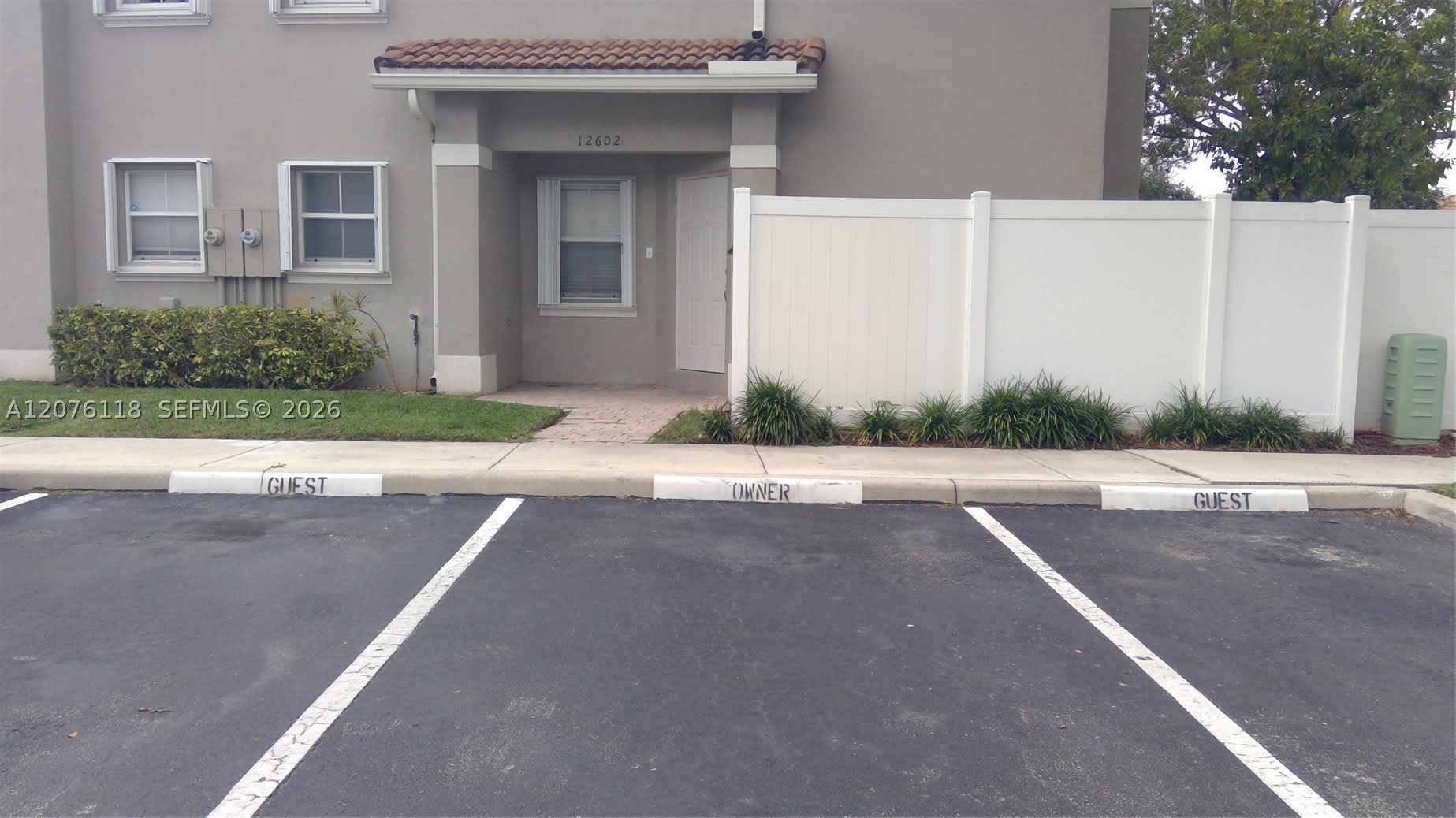 12602 SW 54th St – photo 3