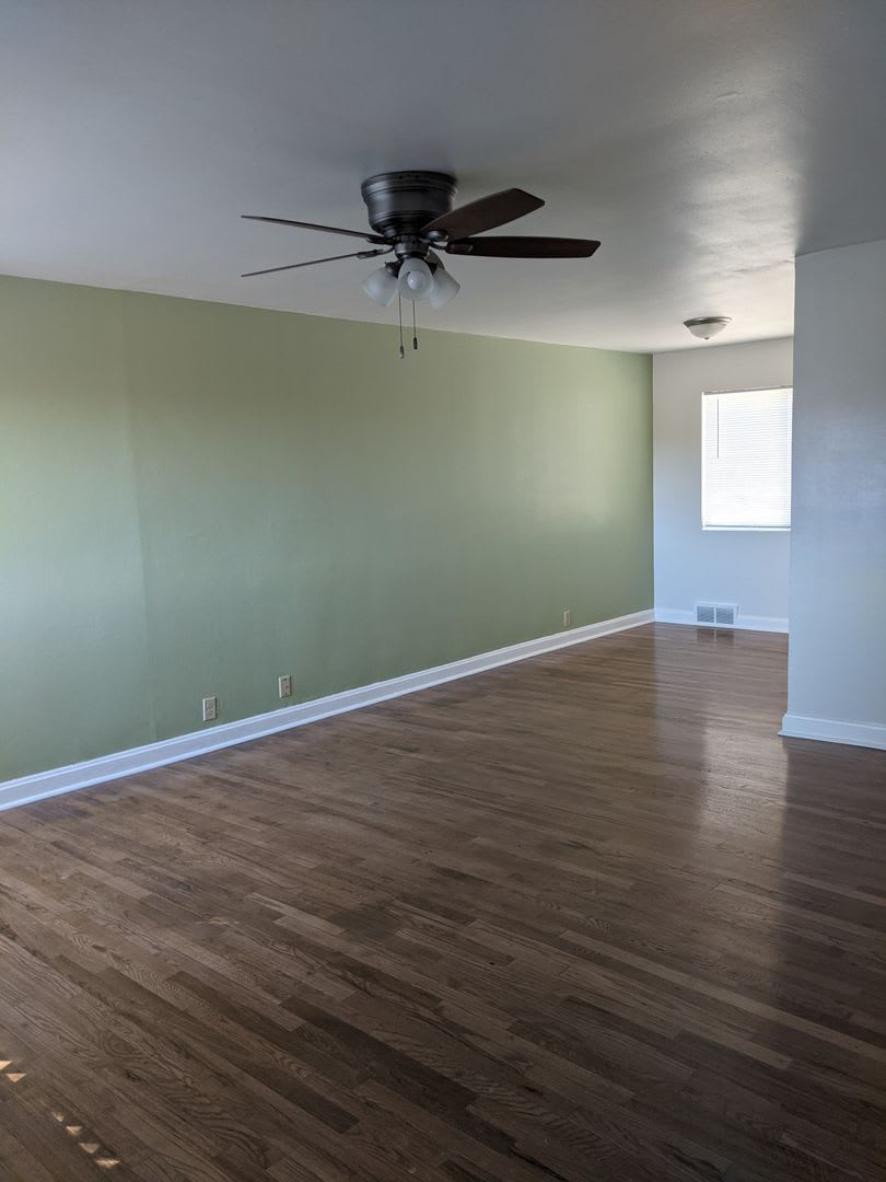 1100 2 Bedroom 1 Bath Duplex Newly Remodeled Heart Of The City – photo 2