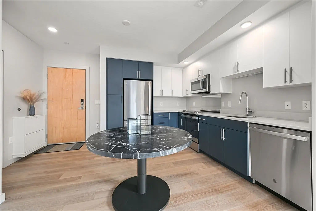 21 Soldiers Field Pl Apt 408 – photo 3