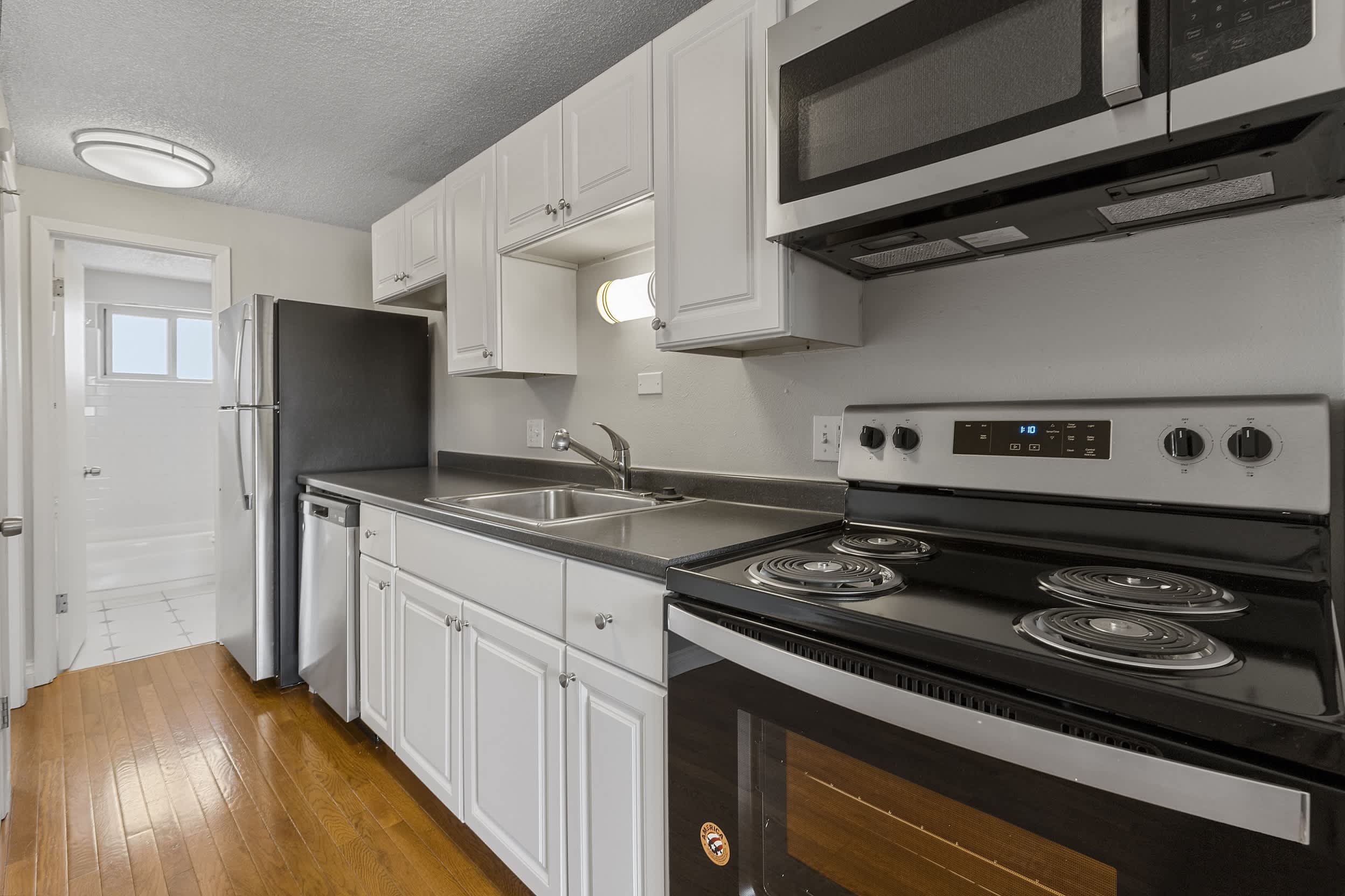 8 S Clarkson Street – photo 3