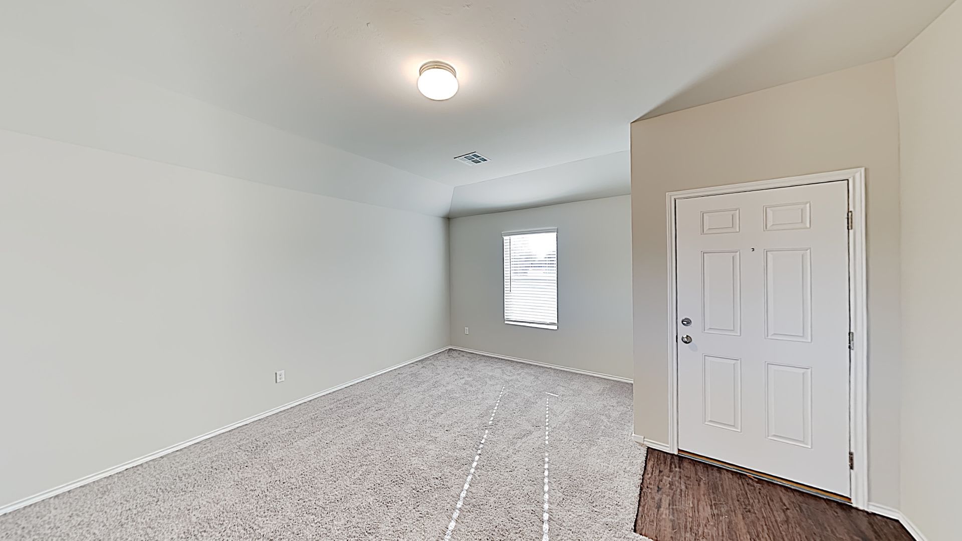 Spacious 3 Bedroom 2 Bath Home in Mustang Schools – photo 4
