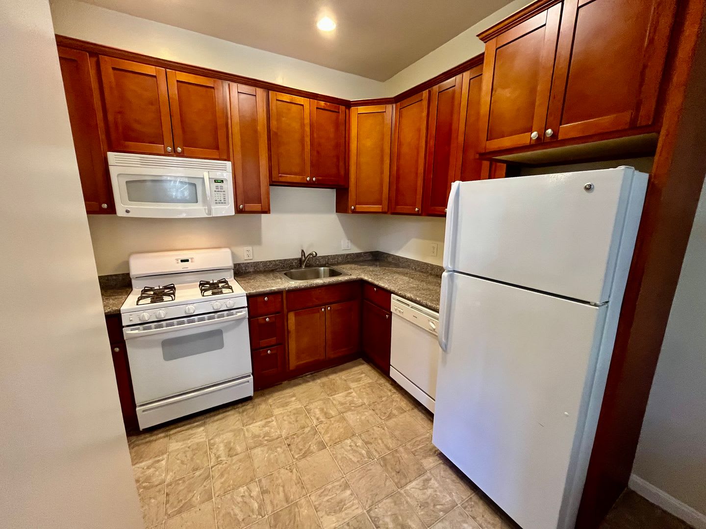 Gorgeous Victorian 1 Bed 1 Bath In The Heart Of The Haight – photo 3