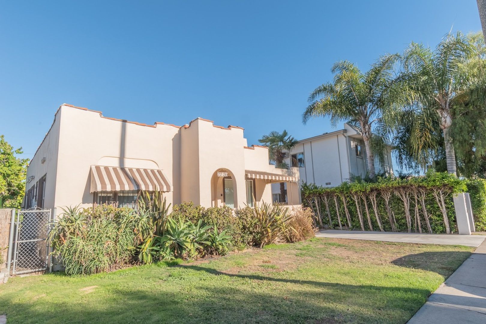 Beautiful 2 Bed +office, den garage, 1 Bath – photo 1