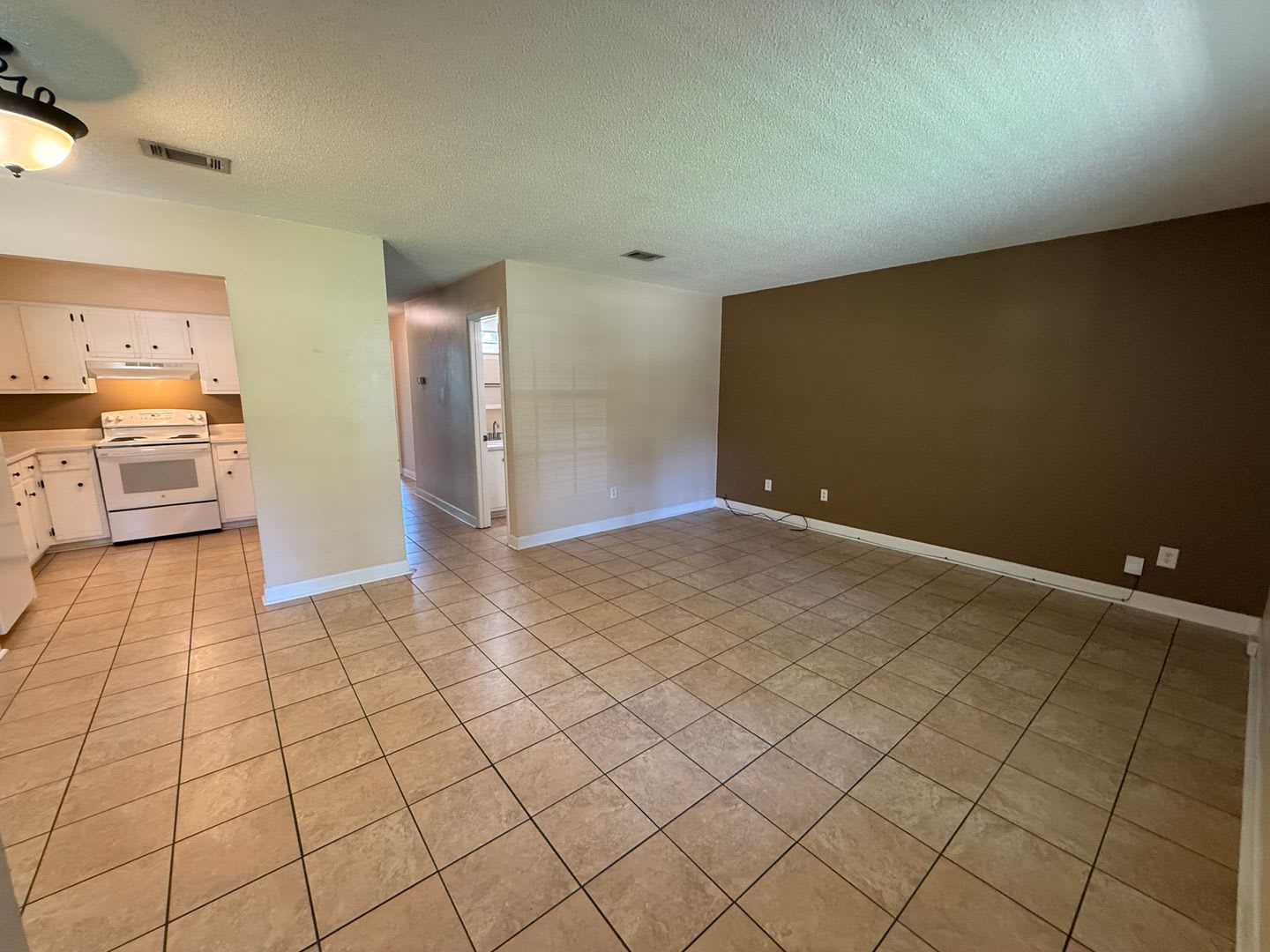 Pensacola Ferry Pass 2 Bedroom 1 Bathroom Lawn Care Included – photo 3
