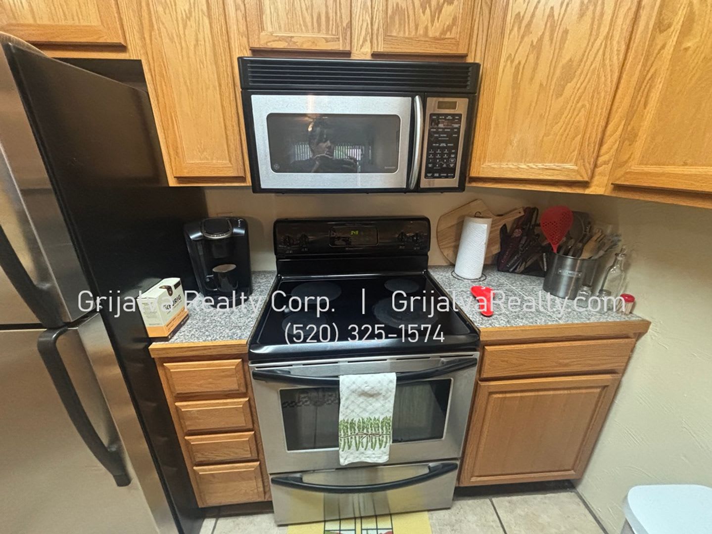 Furnished 2 Bedroom Condo With Community Pool Close To The Uofa Speedway Euclid – photo 4