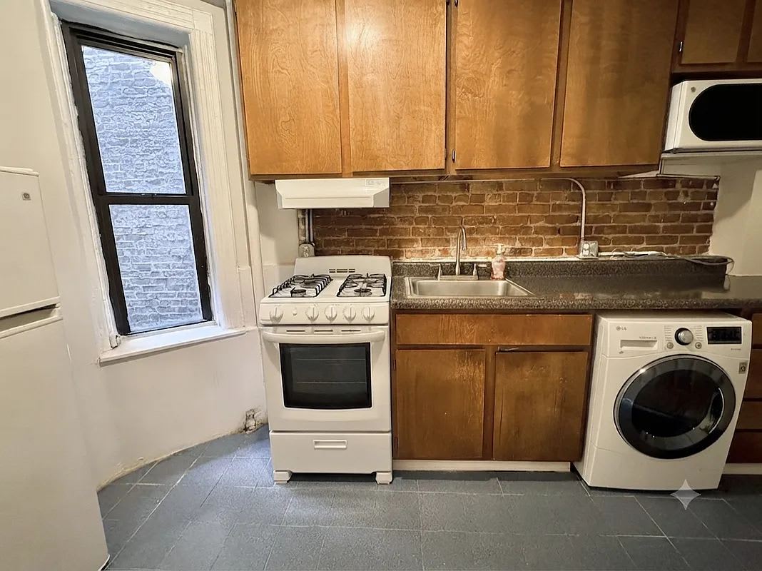 405 West 49th Street – photo 4
