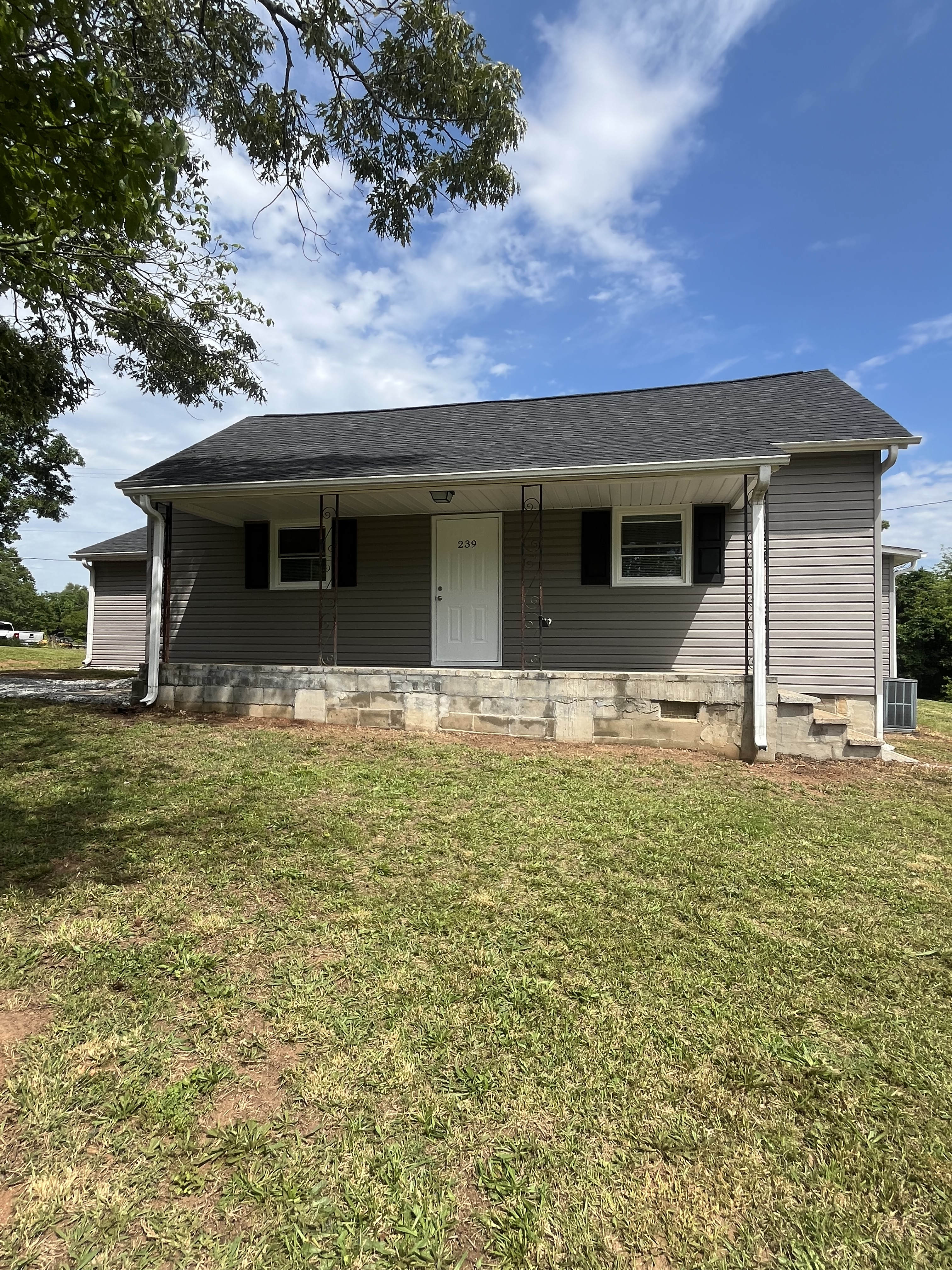 239 Thorn Dr – photo 2