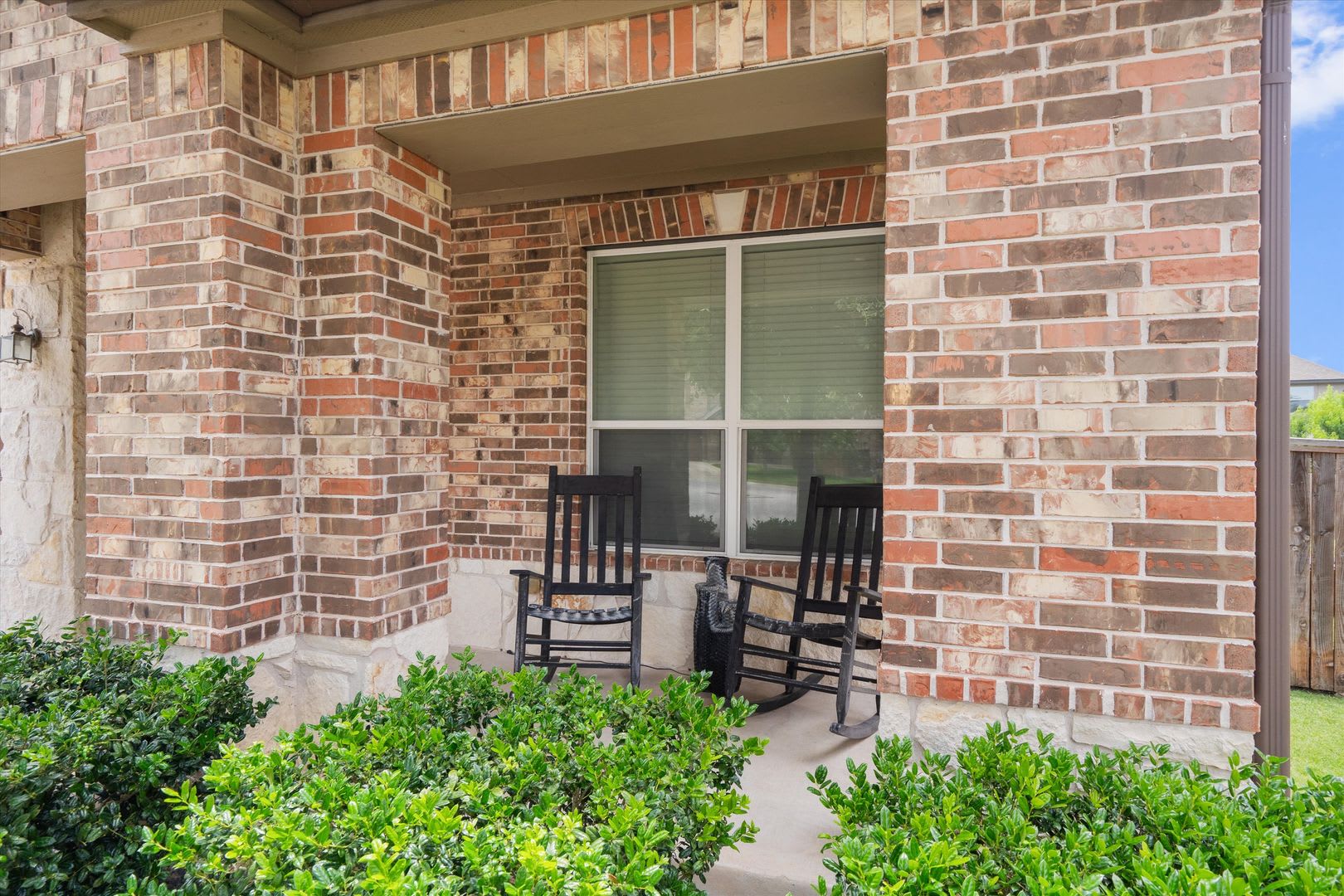 Lively 5 Bedroom, 3.5 Bath, 2-Story Home in Leander! – photo 4