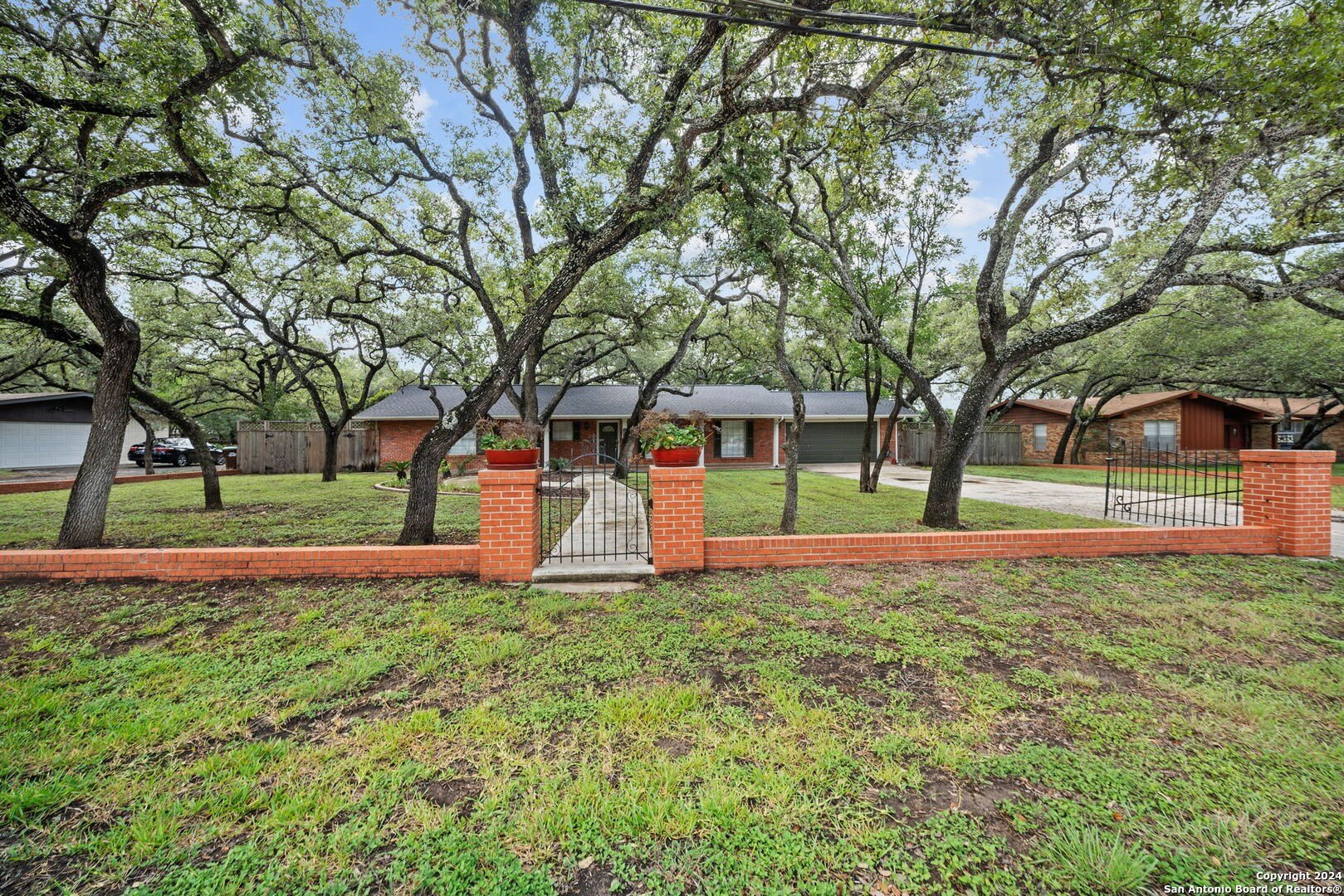 202 DONELLA DR – photo 4