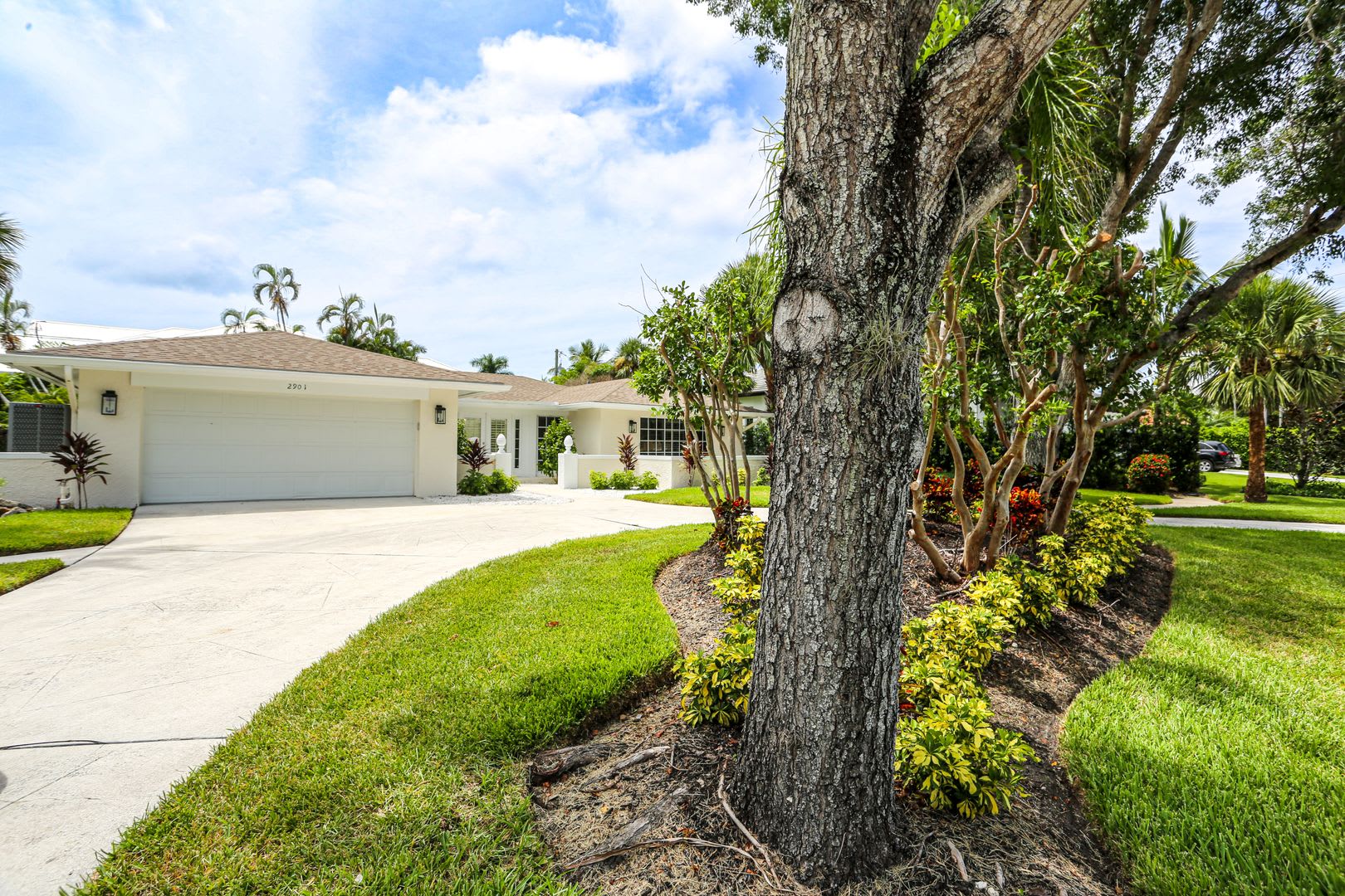 Luxury Park Shore Stunning Fully Remodeled Modern Unfurnished 3 2 Private Large Patio Home With Private Park Shore Beach Access No Hoa Move In Today – photo 5