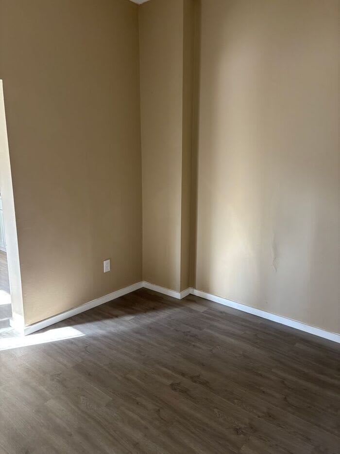 3937 Iowa Avenue – photo 5