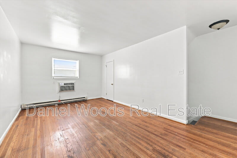 918 Booth St – photo 3