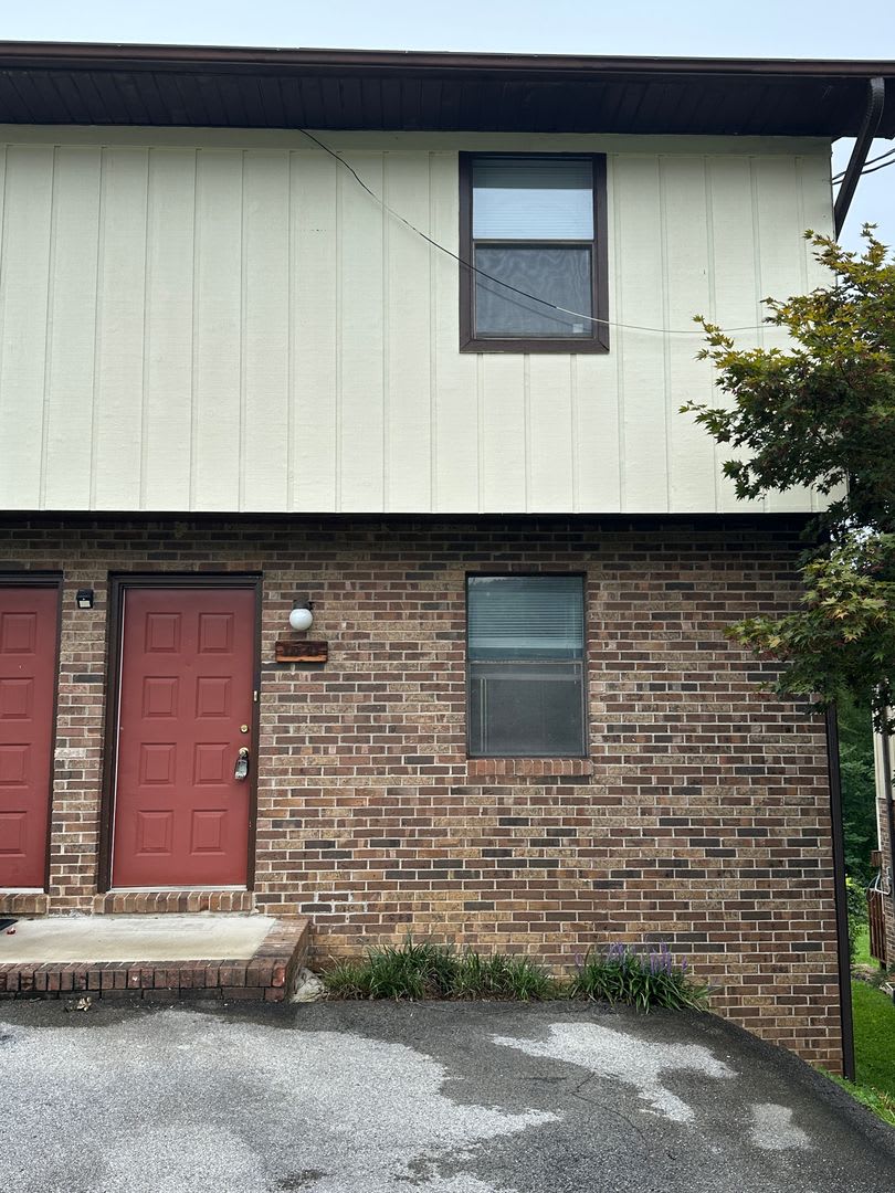 2 Bedroom / 1.5 bath Townhouse, Kingsport TN – photo 1