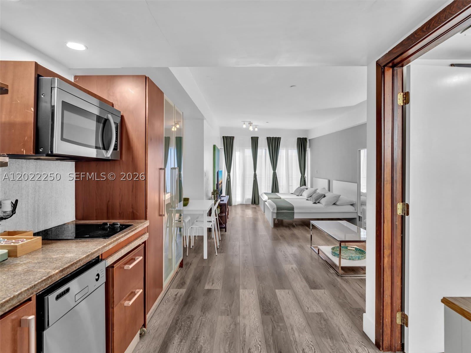 1052 Ocean Dr – photo 2