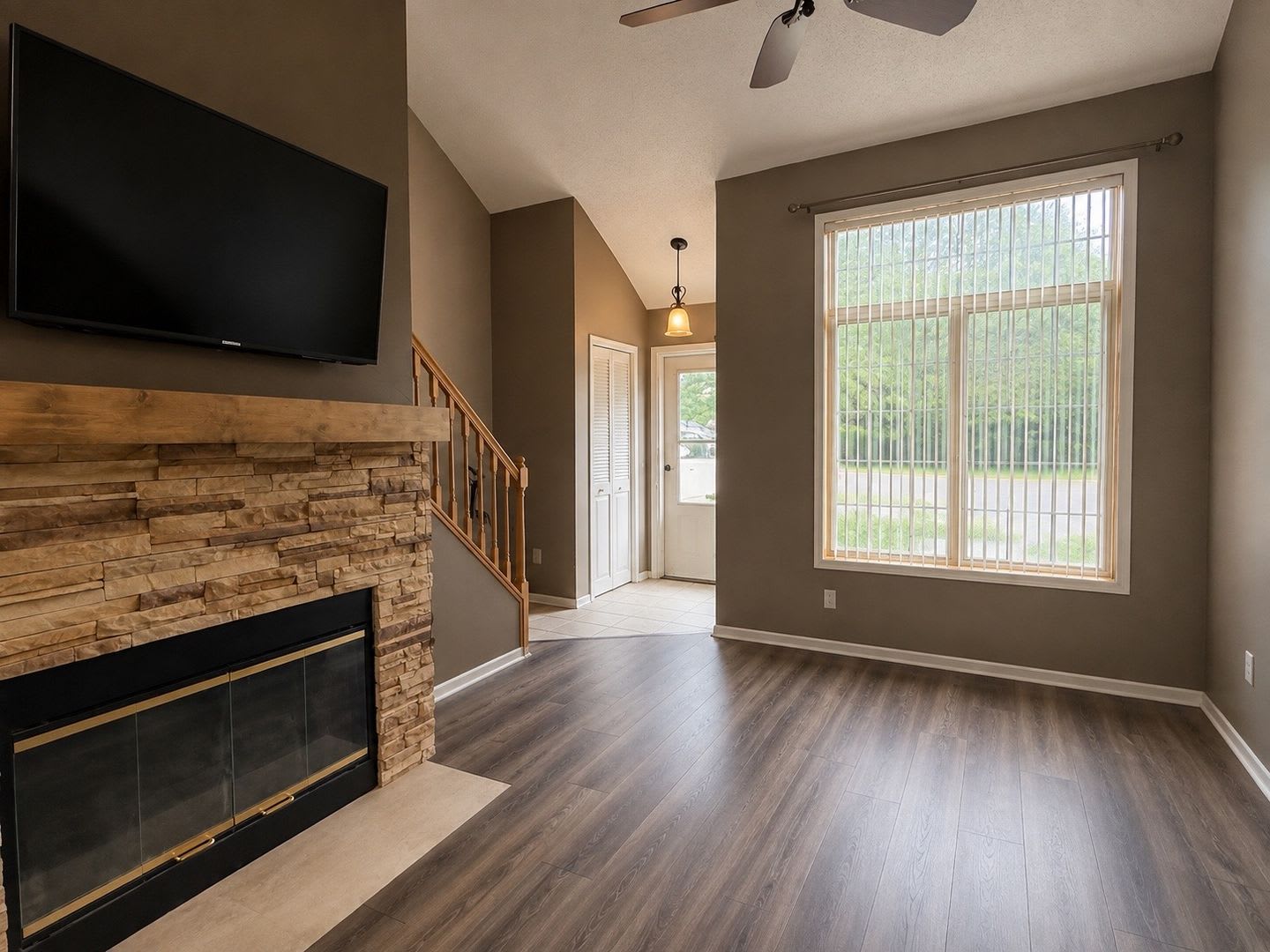 Hidden Gem! 2 story plus Full Walkout Basement – photo 4