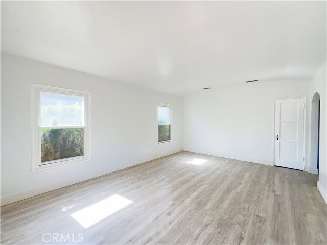 335 West Hillcrest Boulevard – photo 2