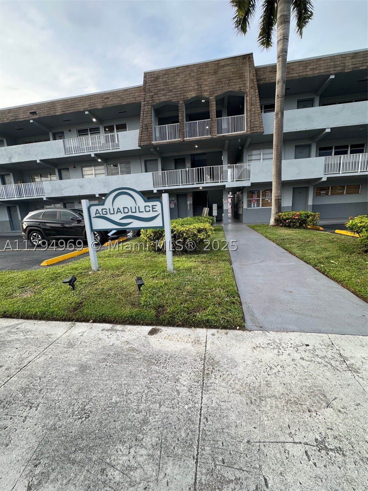 11195 SW 1st St – photo 1